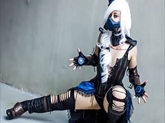 Sexy Mortal Kombat Cosplayer Slideshow