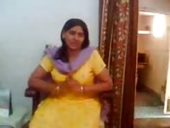 Indian sex video of an Indian aunty showing her big boobs